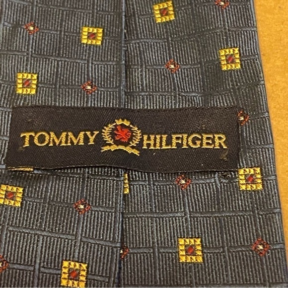 Tommy Hilfiger Neck Tie Mens 100% Silk Necktie  Made In USA Square Pattern - Picture 3 of 7